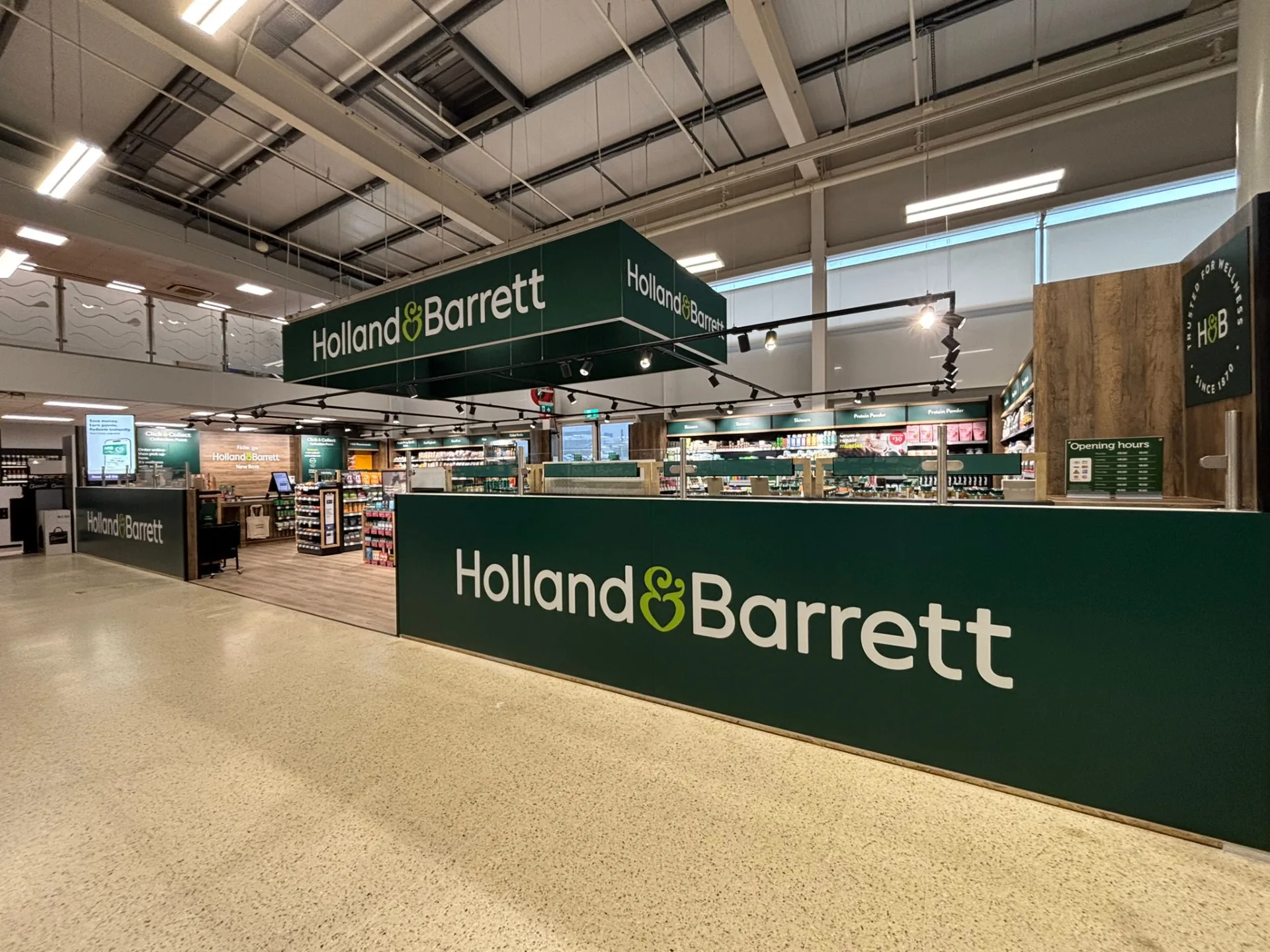 Holland & Barrett Signage – Tesco New Ross
